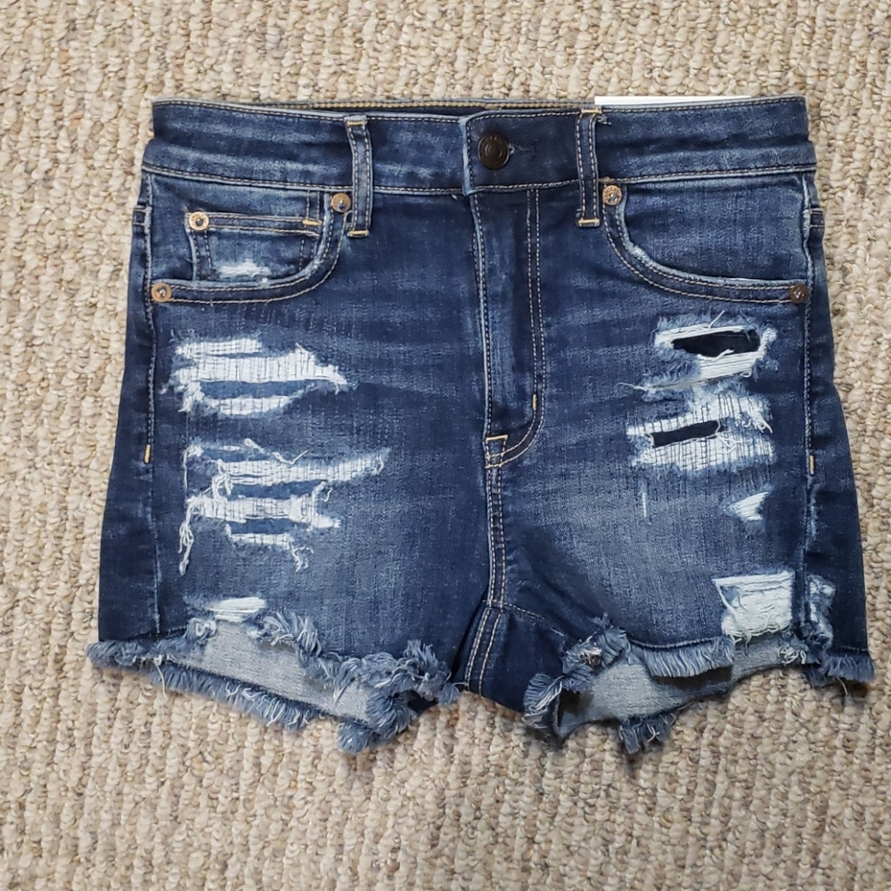 American Eagle NWT distressed denim shortie 0
